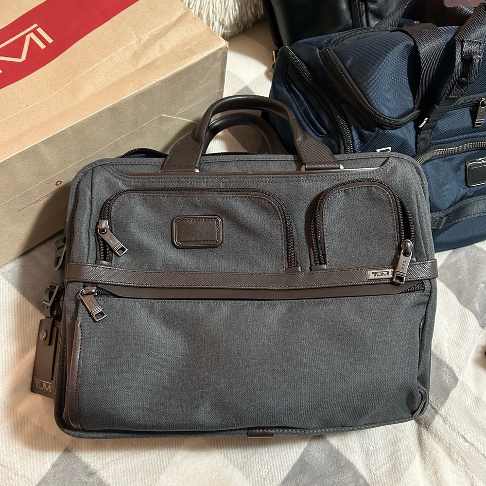 Alpha 3 Expandable Organizer Laptop Brie